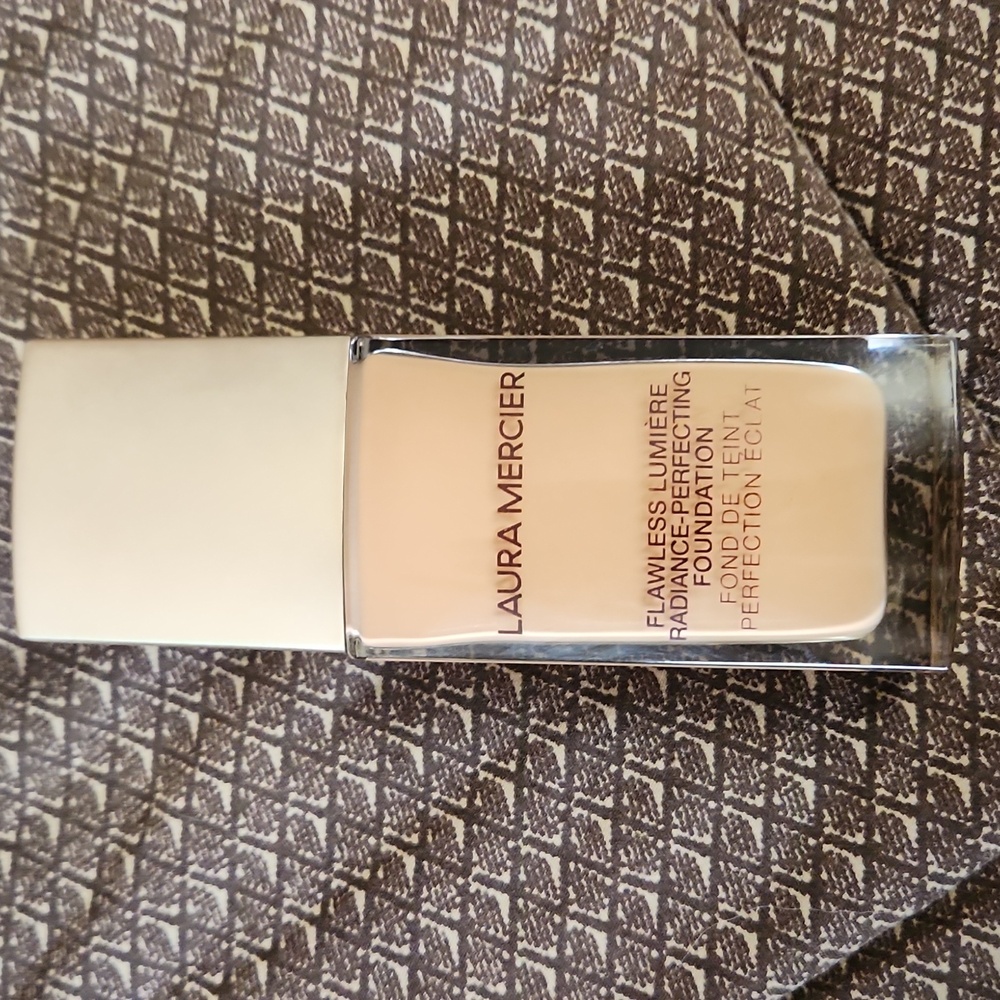 Laura Mercier Flawless Lumiere Radiance-Perfecting Foundation - 2N2-Linen